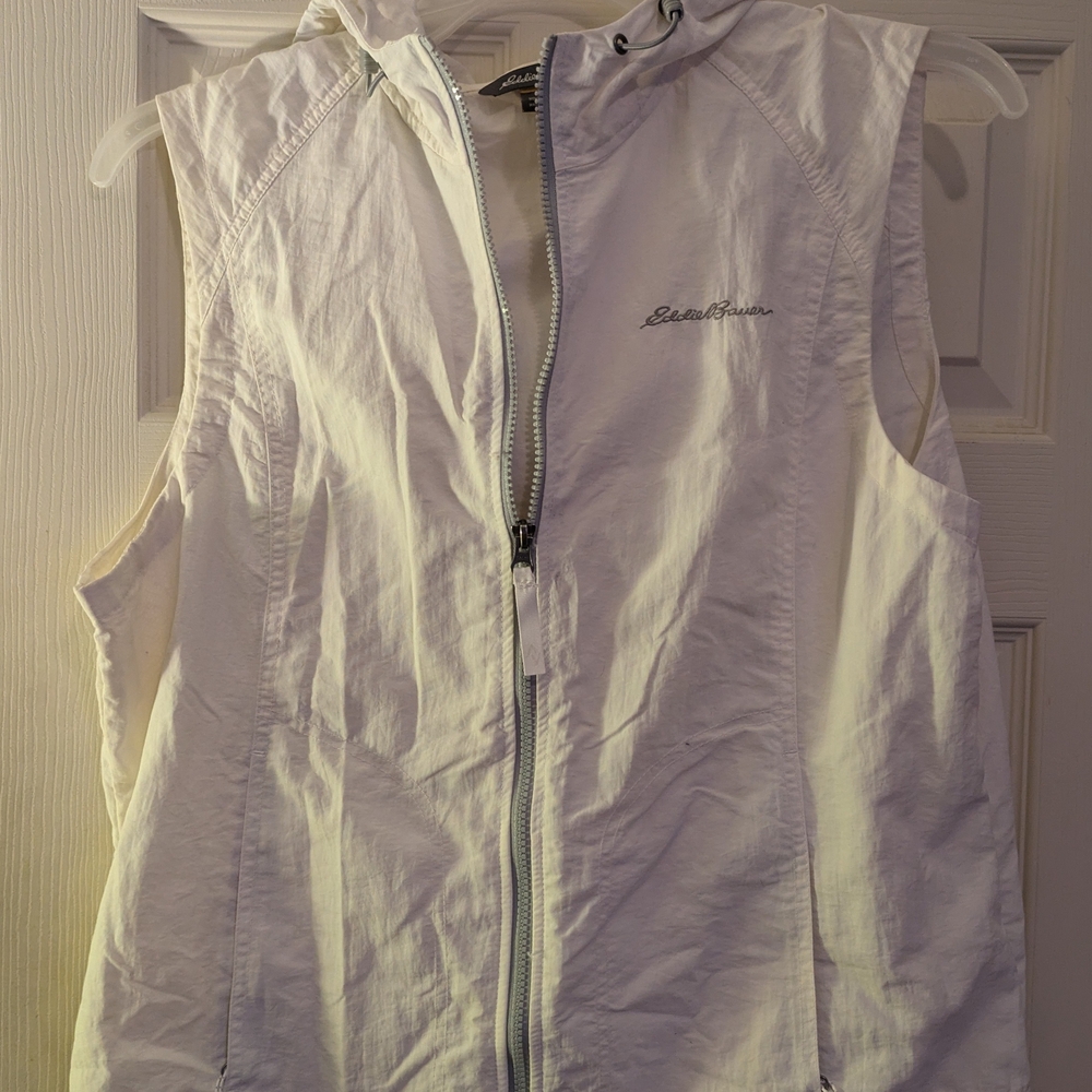Lightweight White Hooded Women's Vest NEW!!!! ⭐